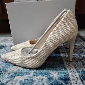 Women's Tahari Niagara Pumps